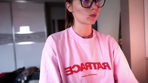 ileanacampbel online show from 10-25-25, 07:27