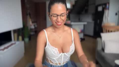 Kloe online show from 11-11-25, 04:07