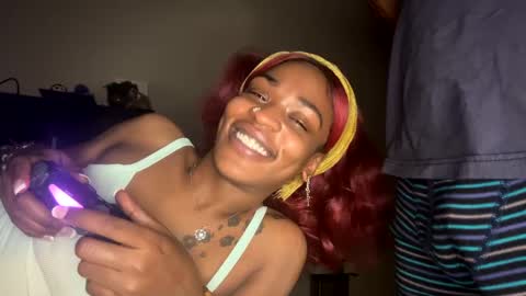 Snapshot of illoqu3nt chatting on 01-22-25, 04:44 Dre online show from 01-22-25, 04:44