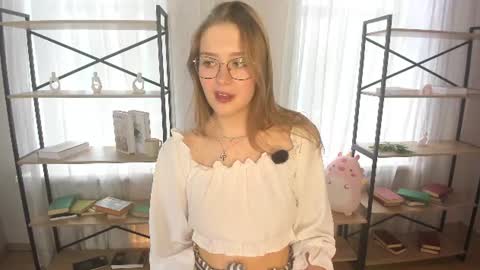 Snapshot of ilonamoorman chatting on 06-16-26, 07:11 Ilona online show from 06-16-26, 07:11