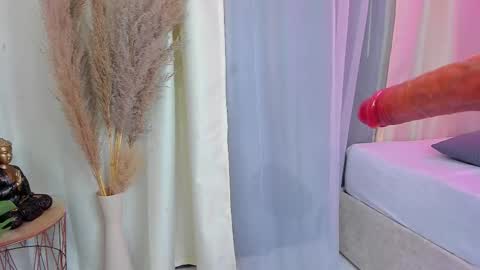 Snapshot of im__hanna chatting on 11-28-25, 08:00 hanna online show from 11-28-25, 08:00