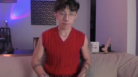 Snapshot of im__thomas chatting on 12-18-25, 01:33 IM THOMAS online show from 12-18-25, 01:33