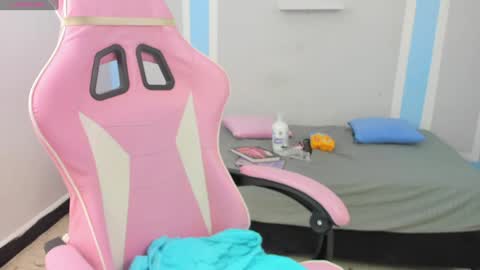 Snapshot of im_angels7 chatting on 01-10-25, 04:33 Angela online show from 01-10-25, 04:33