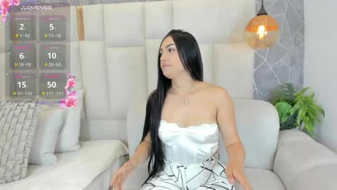 im_isabella1 online show from 04-01-26, 05:41
