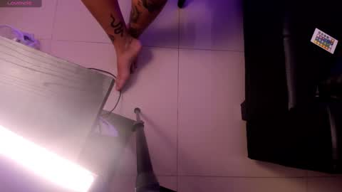 im_jadee_0 online show from 03-01-25, 03:10