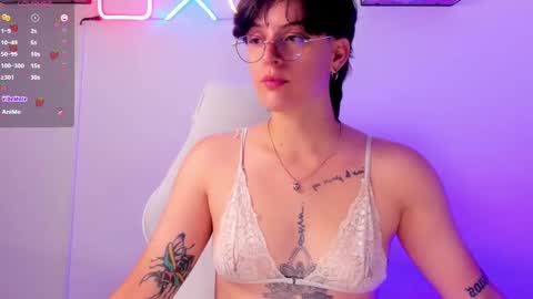 im_jadee_0 online show from 03-01-25, 09:18