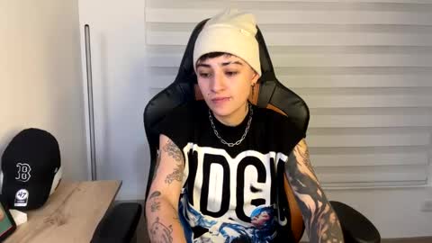 Laia online show from 12-30-24, 02:20