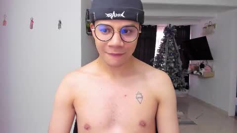 Snapshot of im_marco chatting on 11-27-25, 08:55 Marco online show from 11-27-25, 08:55