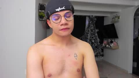 Snapshot of im_marco chatting on 11-28-25, 10:34 Marco online show from 11-28-25, 10:34