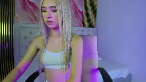 Snapshot of im_sunshinee chatting on 06-17-26, 06:09 im_sunshinee online show from 06-17-26, 06:09