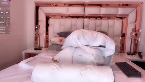 Snapshot of im_yours_01 chatting on 01-28-25, 10:56 daniella online show from 01-28-25, 10:56