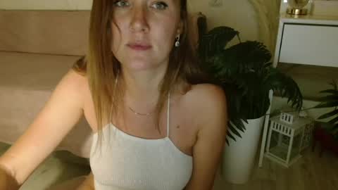 Snapshot of imcarrieberry chatting on 04-14-26, 04:24 Carrie online show from 04-14-26, 04:24