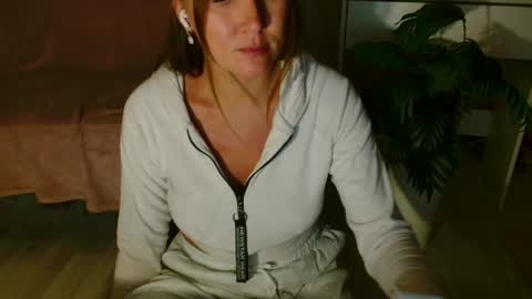 Snapshot of imcarrieberry chatting on 04-16-26, 03:13 Carrie online show from 04-16-26, 03:13