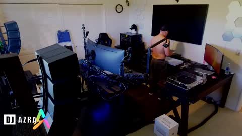 Snapshot of imdjazra chatting on 02-22-25, 08:42 DJ Azra online show from 02-22-25, 08:42