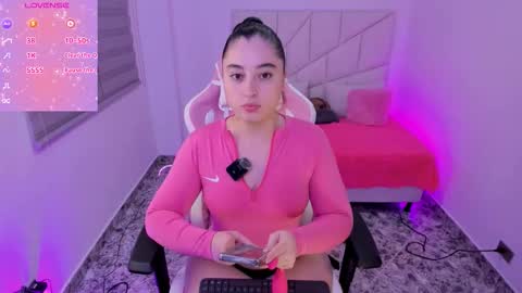 Snapshot of imhanna3 chatting on 11-17-25, 11:32 independient model online show from 11-17-25, 11:32