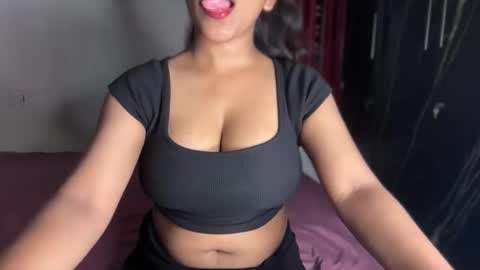 Snapshot of imlovelyrose chatting on 06-08-26, 04:24 ROSE online show from 06-08-26, 04:24