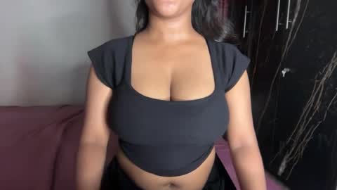 Snapshot of imlovelyrose chatting on 06-17-26, 10:50 ROSE online show from 06-17-26, 10:50