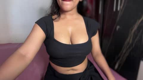 Snapshot of imlovelyrose chatting on 06-22-26, 08:33 ROSE online show from 06-22-26, 08:33