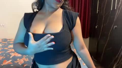 Snapshot of imlovelyrose chatting on 07-11-26, 01:03 ROSE online show from 07-11-26, 01:03