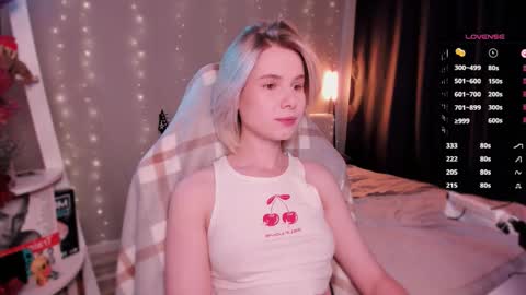 Snapshot of imnotmia chatting on 11-02-25, 10:06 Mia online show from 11-02-25, 10:06