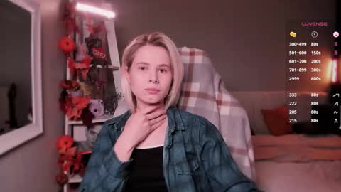 Snapshot of imnotmia chatting on 11-09-25, 10:13 Mia online show from 11-09-25, 10:13