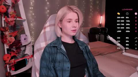 Snapshot of imnotmia chatting on 11-24-25, 09:53 Mia online show from 11-24-25, 09:53