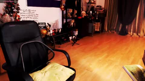 Empress online show from 02-11-25, 02:35