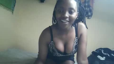 Snapshot of imyour_girl chatting on 10-11-25, 12:43 Im sonny online show from 10-11-25, 12:43