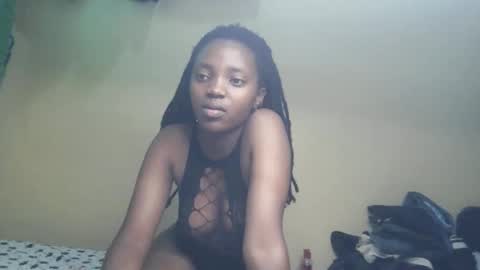 Snapshot of imyour_girl chatting on 10-21-25, 07:53 Im sonny online show from 10-21-25, 07:53