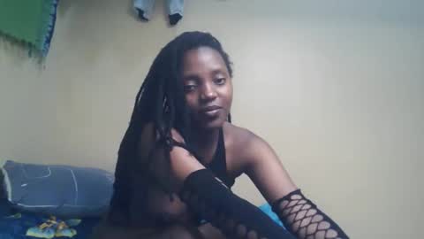 Snapshot of imyour_girl chatting on 10-23-25, 12:32 Im sonny online show from 10-23-25, 12:32