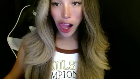 Queen Gwen online show from 11-08-25, 05:07