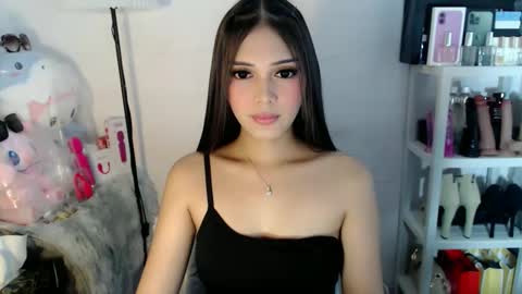 Snapshot of imyourlegalbaby chatting on 05-28-26, 11:18 Aki online show from 05-28-26, 11:18