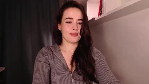 Snapshot of in_yan chatting on 09-24-25, 08:23 Lin online show from 09-24-25, 08:23