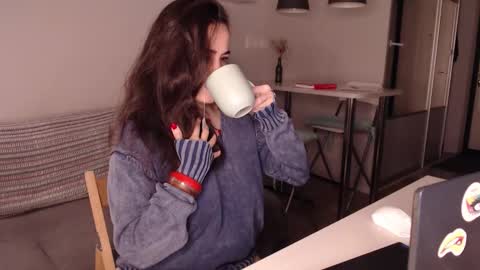 Snapshot of in_yan chatting on 09-30-25, 10:15 Lin online show from 09-30-25, 10:15