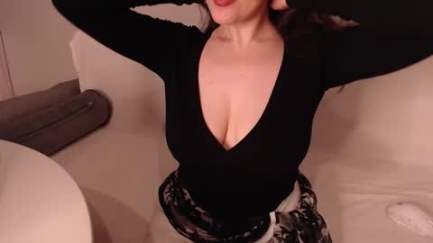 Lin online show from 11-24-25, 07:35