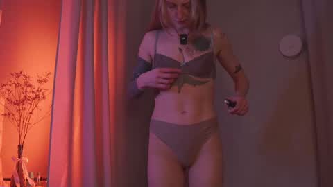 oksana  online show from 11-14-25, 03:55