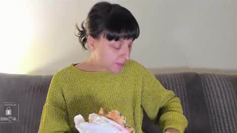 Snapshot of inakush chatting on 02-12-25, 04:00 Ina Kush online show from 02-12-25, 04:00