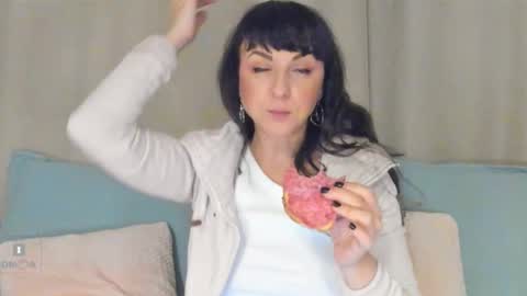 Snapshot of inakush chatting on 02-16-25, 12:52 Ina Kush online show from 02-16-25, 12:52