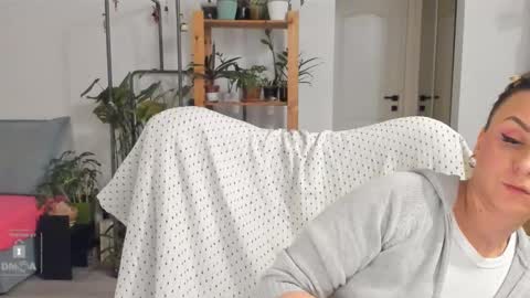 Snapshot of inakush chatting on 03-04-25, 10:27 Ina Kush online show from 03-04-25, 10:27