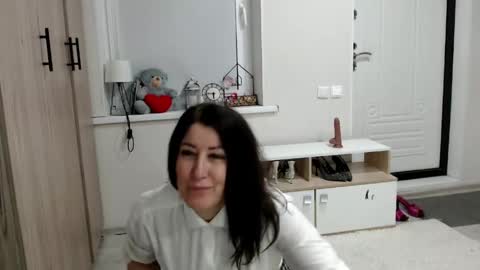 Snapshot of increible_della chatting on 04-19-26, 07:49 Della online show from 04-19-26, 07:49