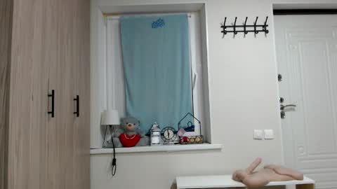 Snapshot of increible_della chatting on 05-27-26, 06:27 Della online show from 05-27-26, 06:27
