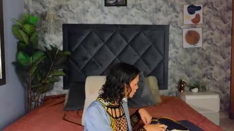 Snapshot of indi_rave chatting on 11-19-25, 01:11 INDI online show from 11-19-25, 01:11