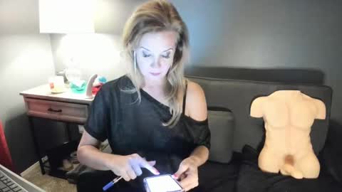 Snapshot of indianacooper chatting on 02-11-25, 04:22 IndianaCooper - Showtimes - Mon-Fri 12pm and 930PM CST SatSun 930pm CST online show from 02-11-25, 04:22