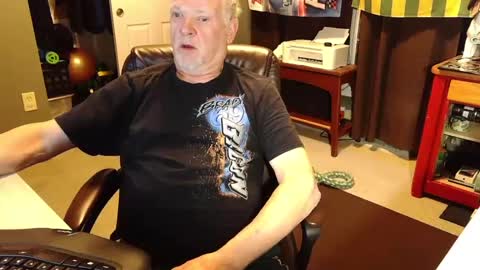 Snapshot of indianapapa chatting on 09-15-25, 10:59 Papa online show from 09-15-25, 10:59