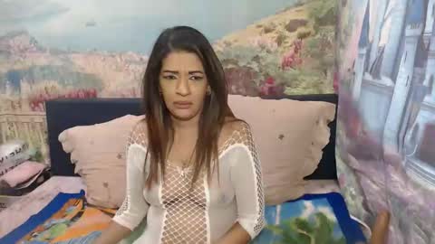 Snapshot of indianaqua23 chatting on 10-17-25, 06:32 Alisha online show from 10-17-25, 06:32