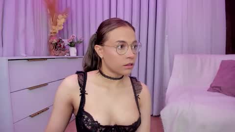 Snapshot of indiancutie_ chatting on 12-17-25, 07:09 MIA online show from 12-17-25, 07:09