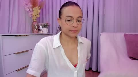 Snapshot of indiancutie_ chatting on 04-17-26, 01:14 MIA online show from 04-17-26, 01:14