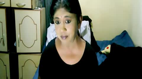Snapshot of indianpleasures21 chatting on 07-02-26, 06:30 indianpleasures21 online show from 07-02-26, 06:30