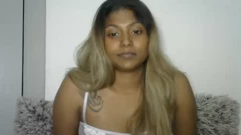 indianqtpie6 online show from 09-24-25, 06:11