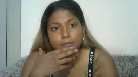 indianqtpie6 online show from 12-15-25, 06:17